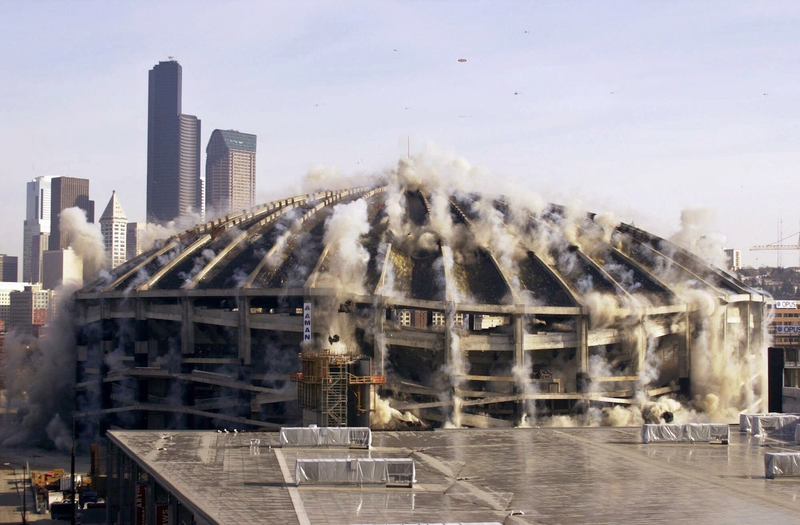Illustration for article titled The Joy Of Watching Huge Buildings Implode